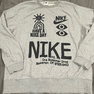 🌟 NIKE GRAPHIC SWEATSHIRT